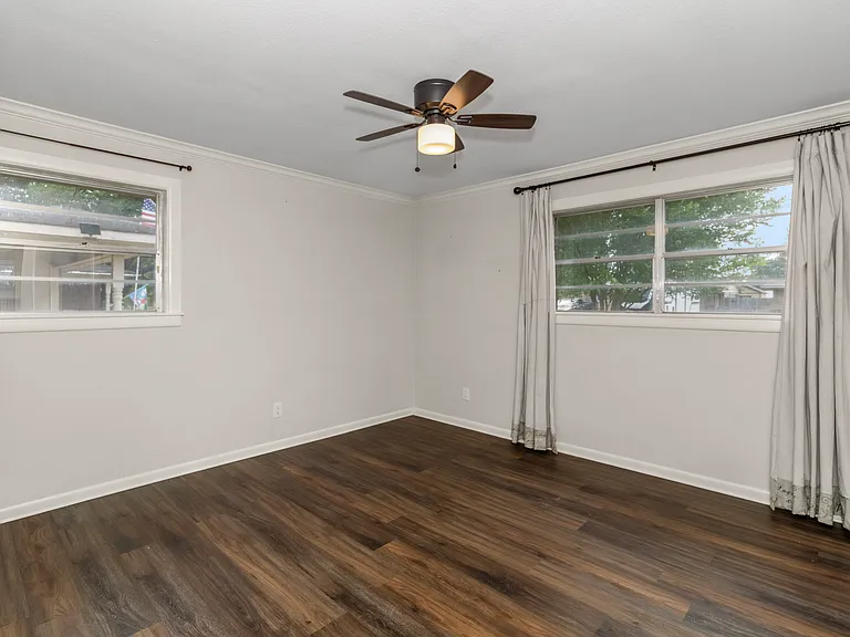 2051 Lovers Ln — Photo 12