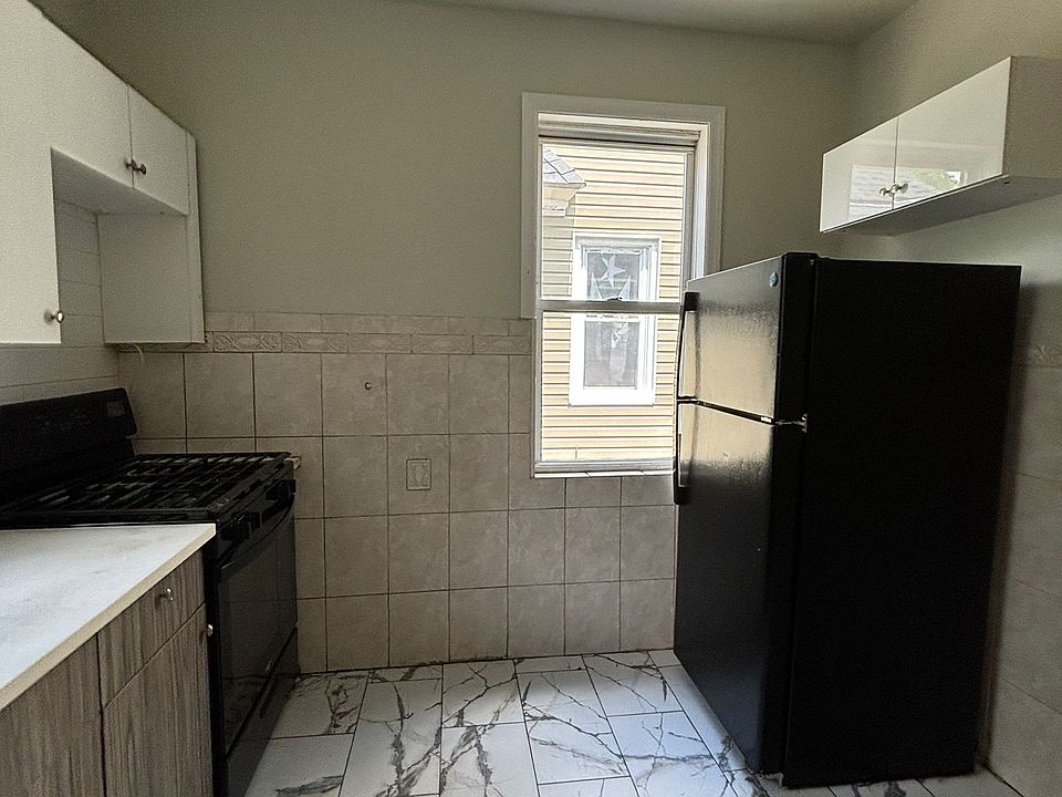 1st image of 15 Davis Ave Floor 2