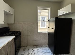 15 Davis Ave FLOOR 2, East Orange, NJ 07017