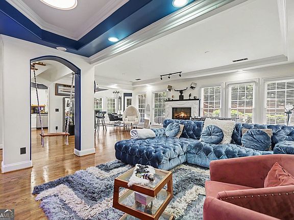 4th image of 6375 Glenridge Dr Unit 200
