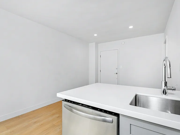 1911 S Palm Grove Ave #4 — Photo 2