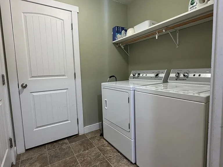 1705 E Glacier St — Photo 25