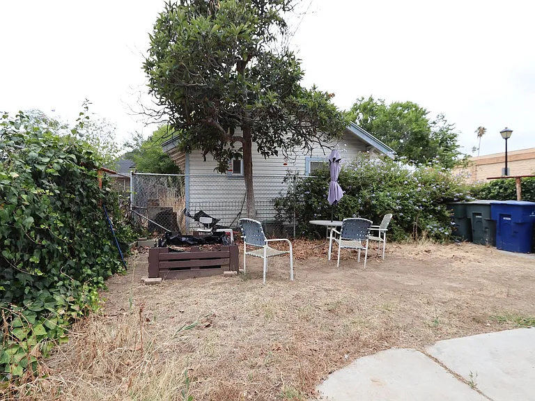 3907 Chestnut St — Photo 21