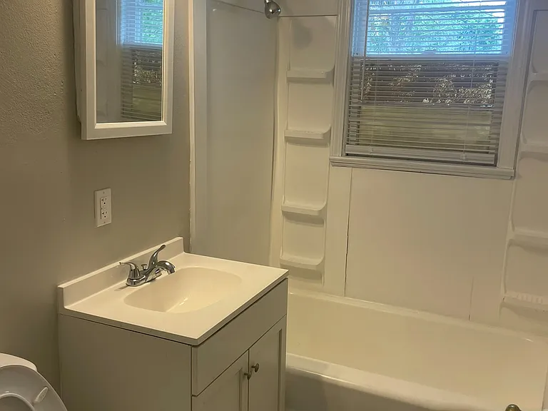 2505 N Purdum St — Photo 5