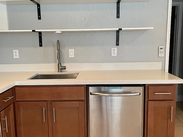 1050 E Fairmount Ave #10 — Photo 4