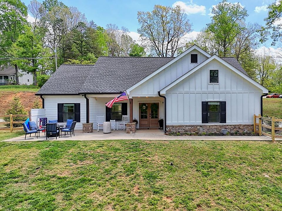 1st image of 346 Woodland Ln