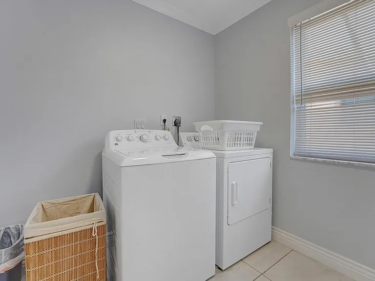 2633 Adams St — Photo 28