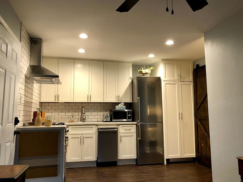 elegant fully equipped kitchen