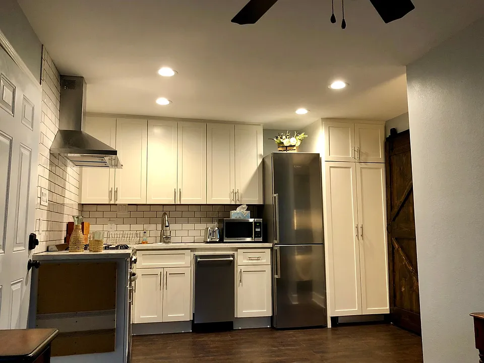 elegant fully equipped kitchen