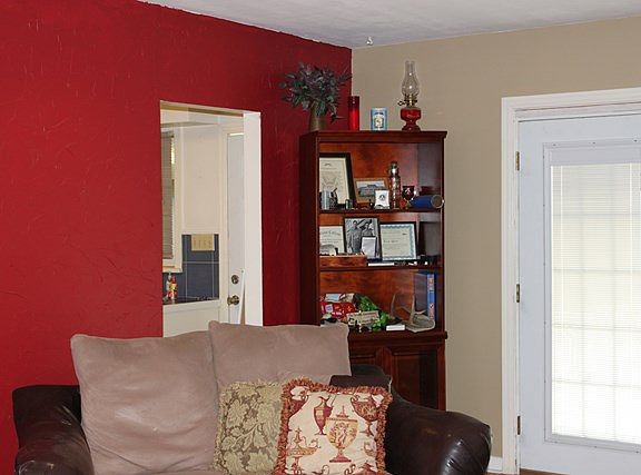3rd image of 1406 W Kansas Ave