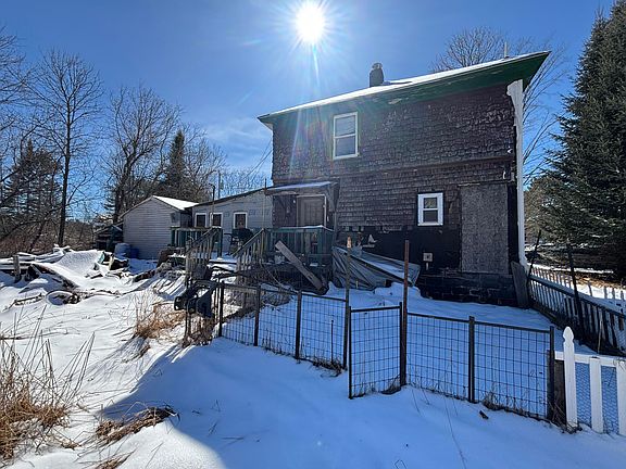 3rd image of 1053 Warren Hill Road