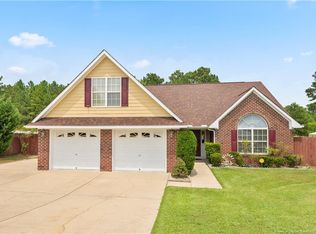 121 Hollow Ln, Raeford, NC 28376