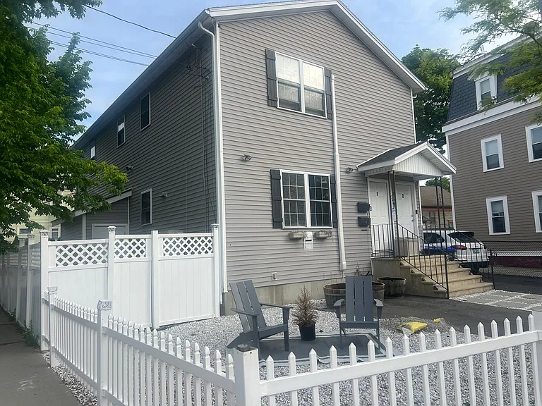 259 Carpenter St — Photo 2