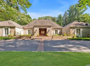 16 Palatine Ct, Oyster Bay Cove, NY 11791