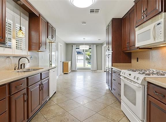 3rd image of 3812 Clifford Dr
