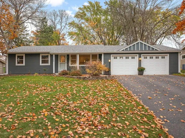 3708 Rolling View Dr, White Bear Lake, MN 55110