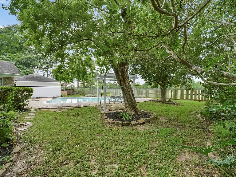 110 Hillcrest Dr — Photo 39