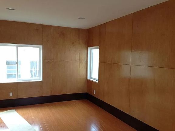 4th image of 1743 S Barrington Ave