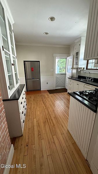 5th image of 143 Sanford Street