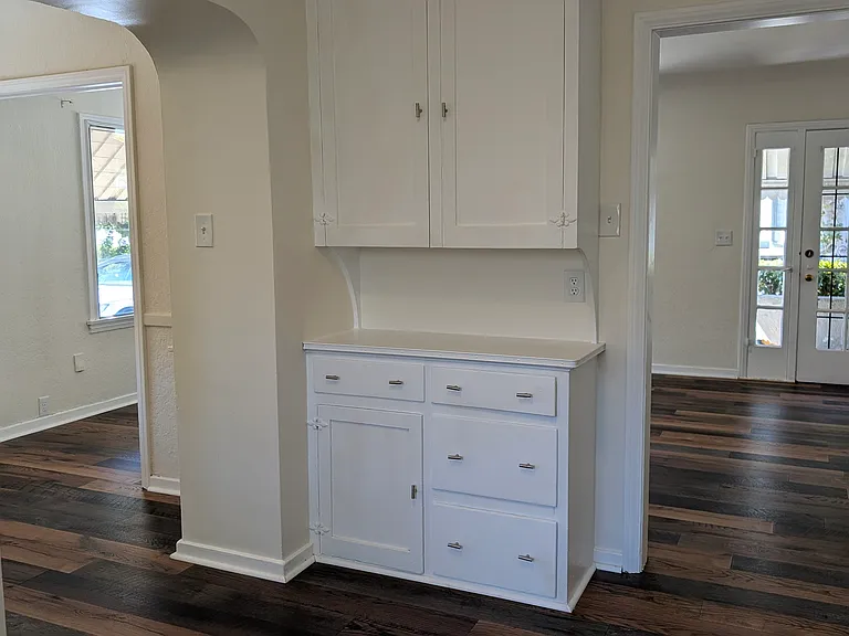 606 Milford St — Photo 12