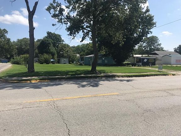 2nd image of 604 S Van Buren St