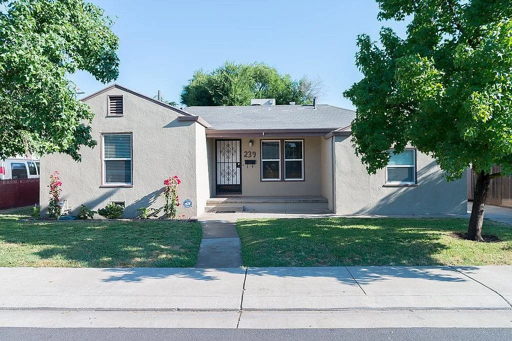 239 E Fulton St photo 1