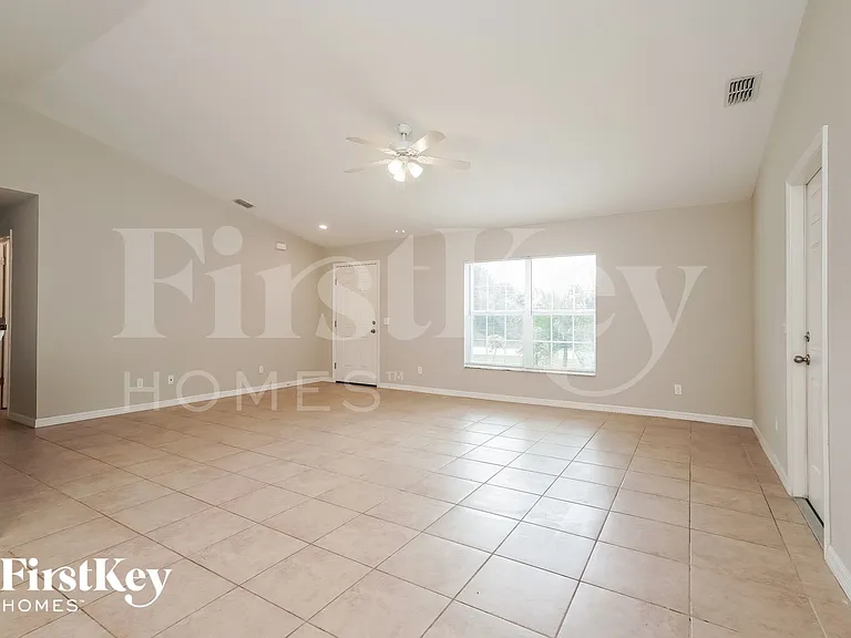 12246 Gulfstream Blvd — Photo 3