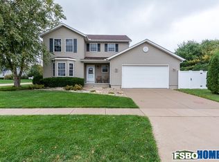 880 E Sheridan Dr, Eldridge, IA 52748