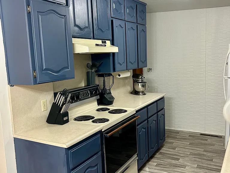 328 Melrose Dr — Photo 21