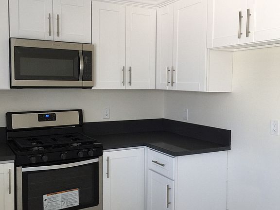 3rd image of 12412 Broadway APT 4