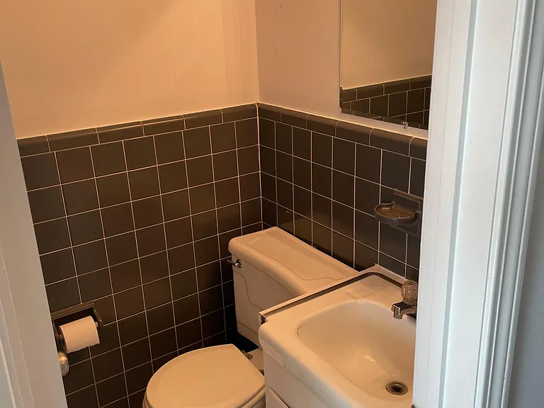1/2 bath downstairs