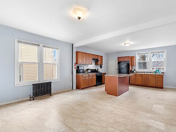 3rd image of 65 9th Ave