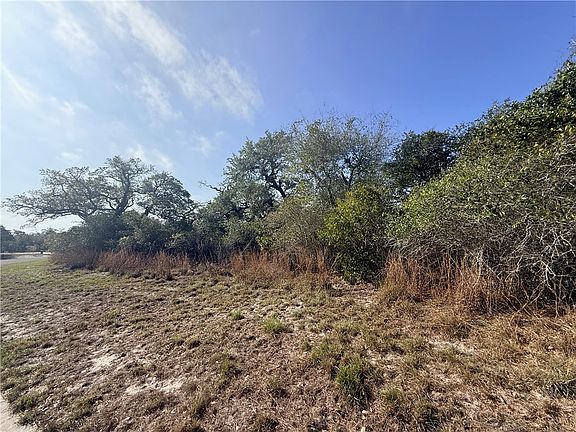 4th image of 150 East Lake Dr