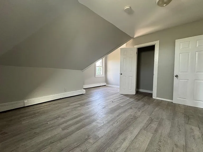 1092 E Main St #2R — Photo 11