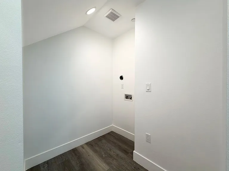 1491 Atlantic Ave — Photo 9