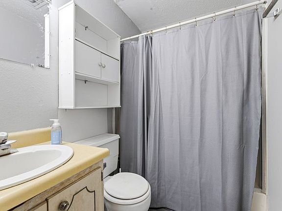 5th image of 802 7th St S APT 2