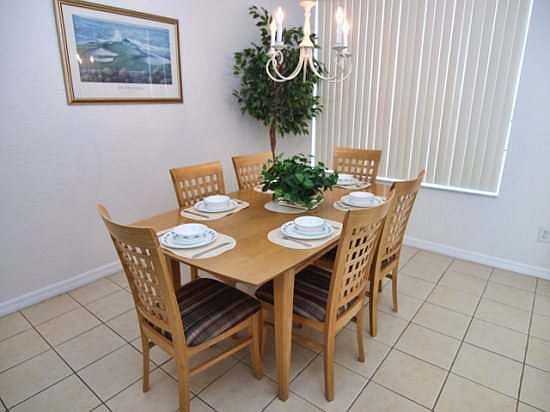 HR4P513B-Dining-Area