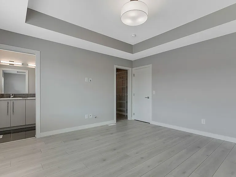 146 Creekside Dr SW #UPPER — Photo 23