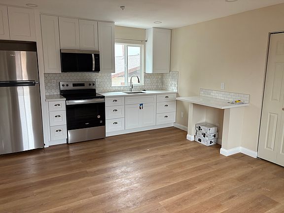 4th image of 2227 Prospect St #B