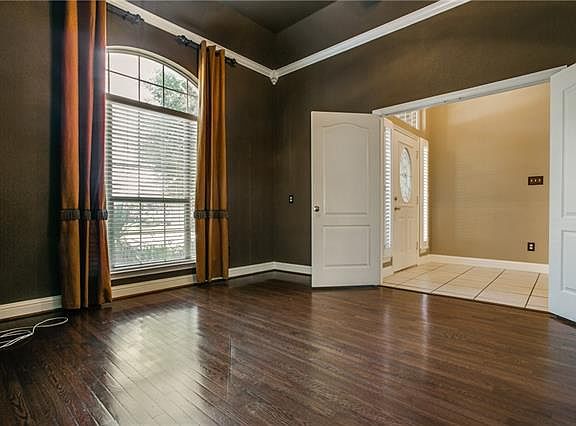 5th image of 7712 Woodhaven Dr