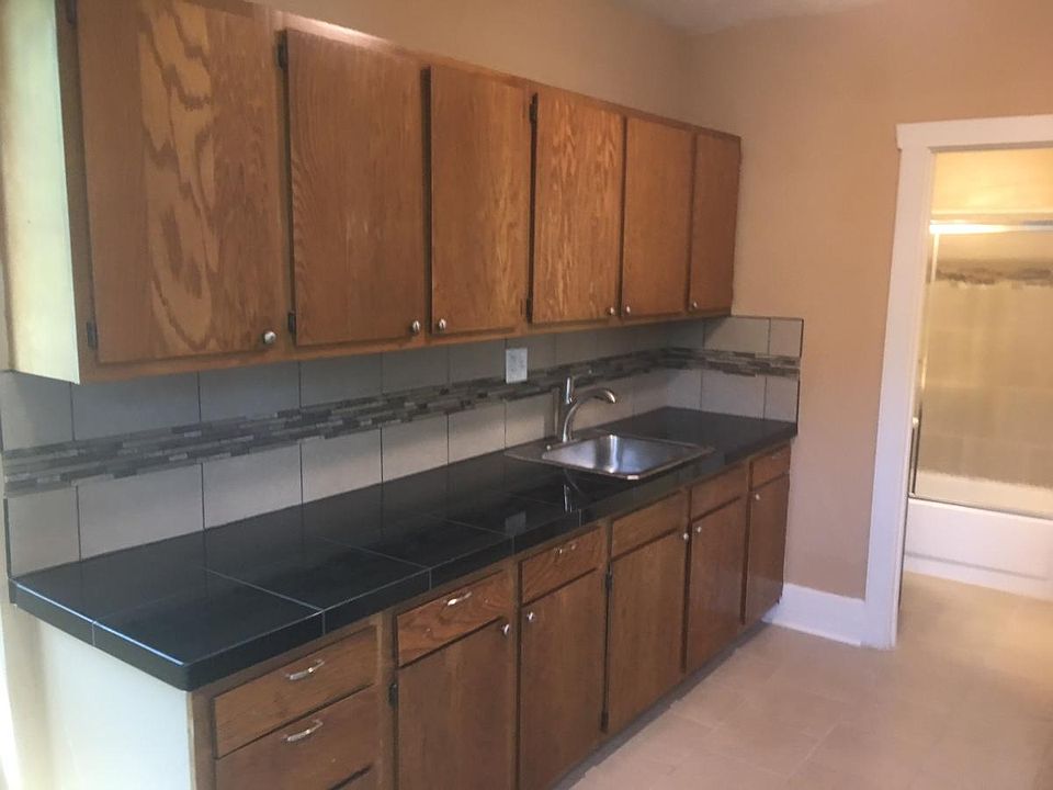 LARGE Kitchen/Granite Tile countertop