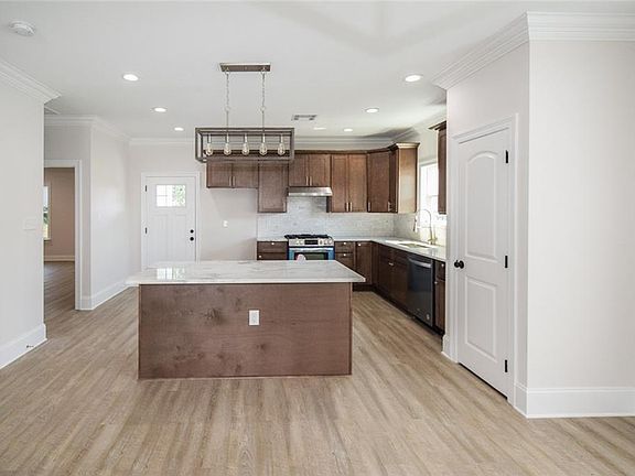 4th image of 7515 Vanderkloot Ave