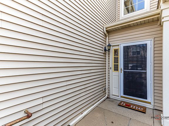 4th image of 83 E Haines Dr