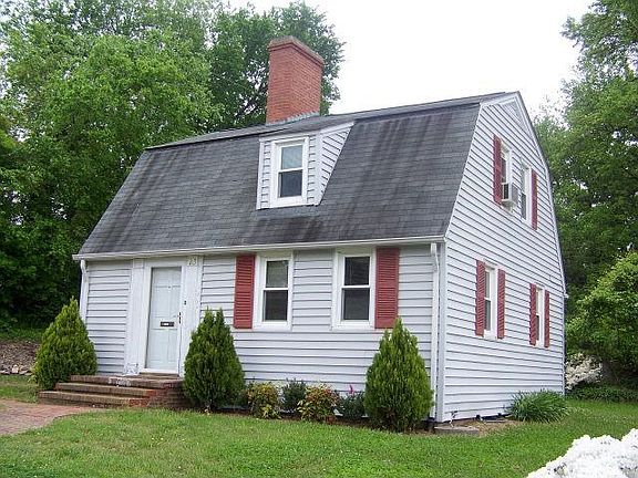 2nd image of 213 Surry Ln