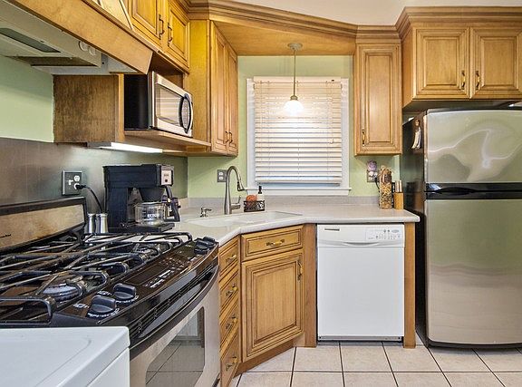 4th image of 10050 Huntington Ct