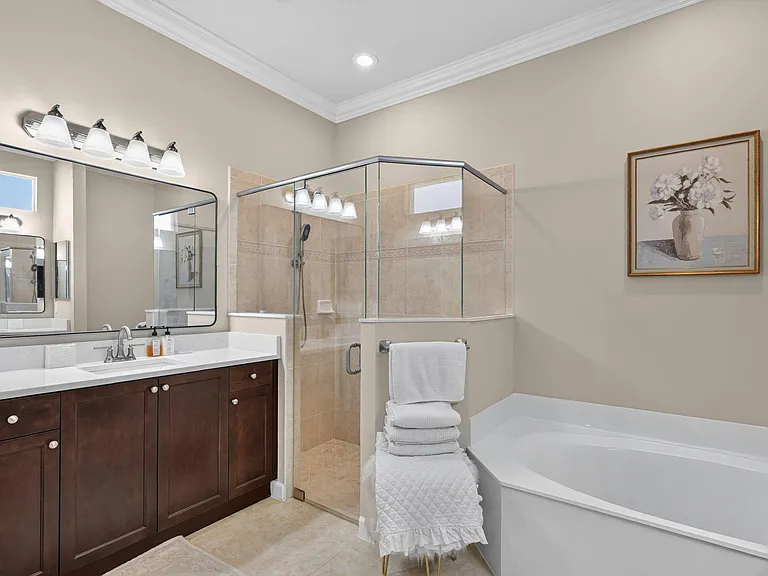 10542 SW Westlawn Blvd — Photo 24