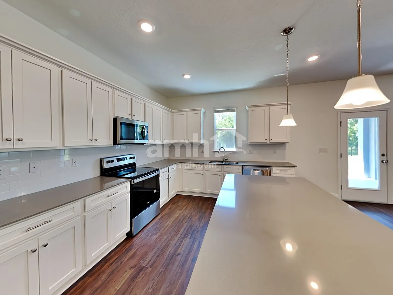 4 bed, 2.5 bath, 2449 sqft, $3,055 — Photo 3