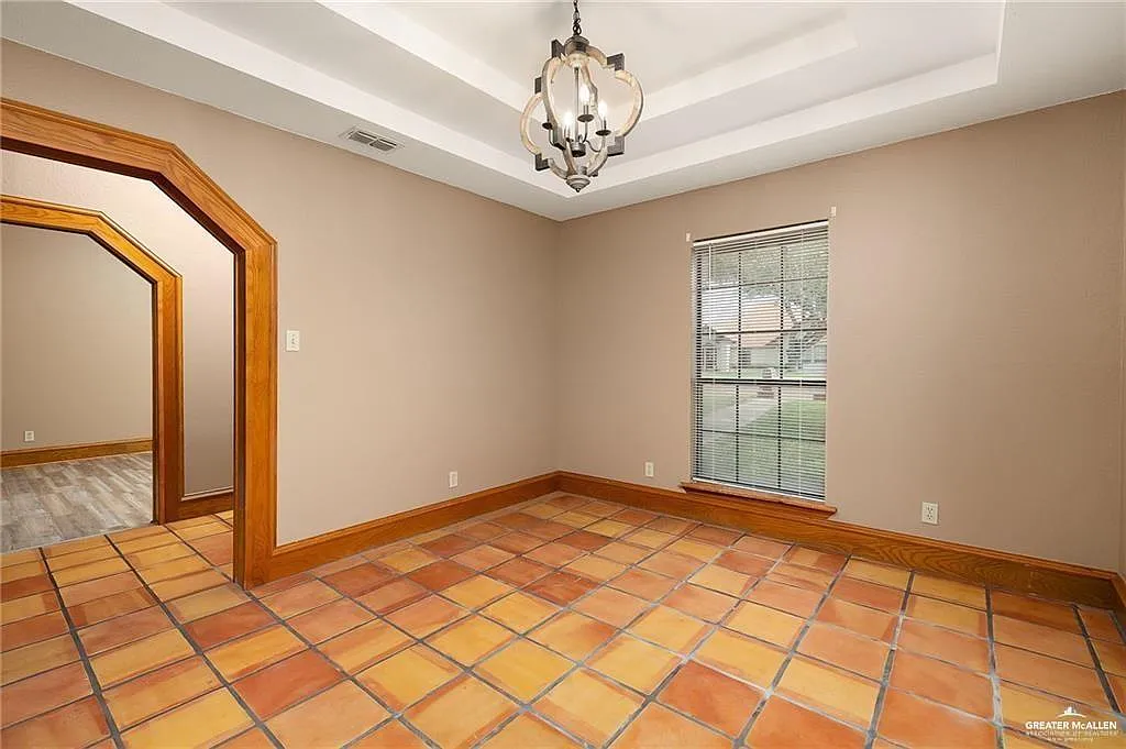 4 bed, 3.0 bath, 2127 sqft, $2,400 — Photo 2