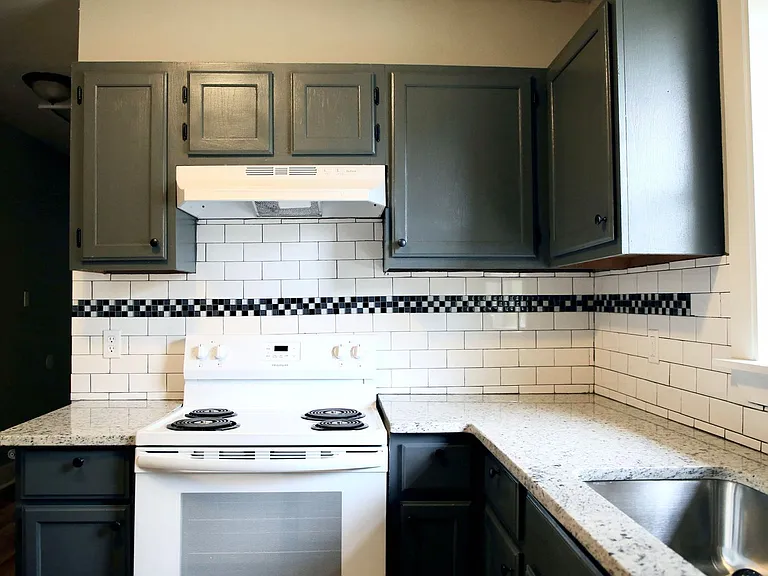 714 S Valentine St — Photo 8
