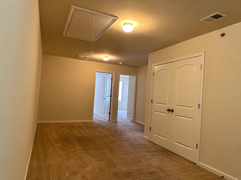 2132 Belmont Cir — Photo 8